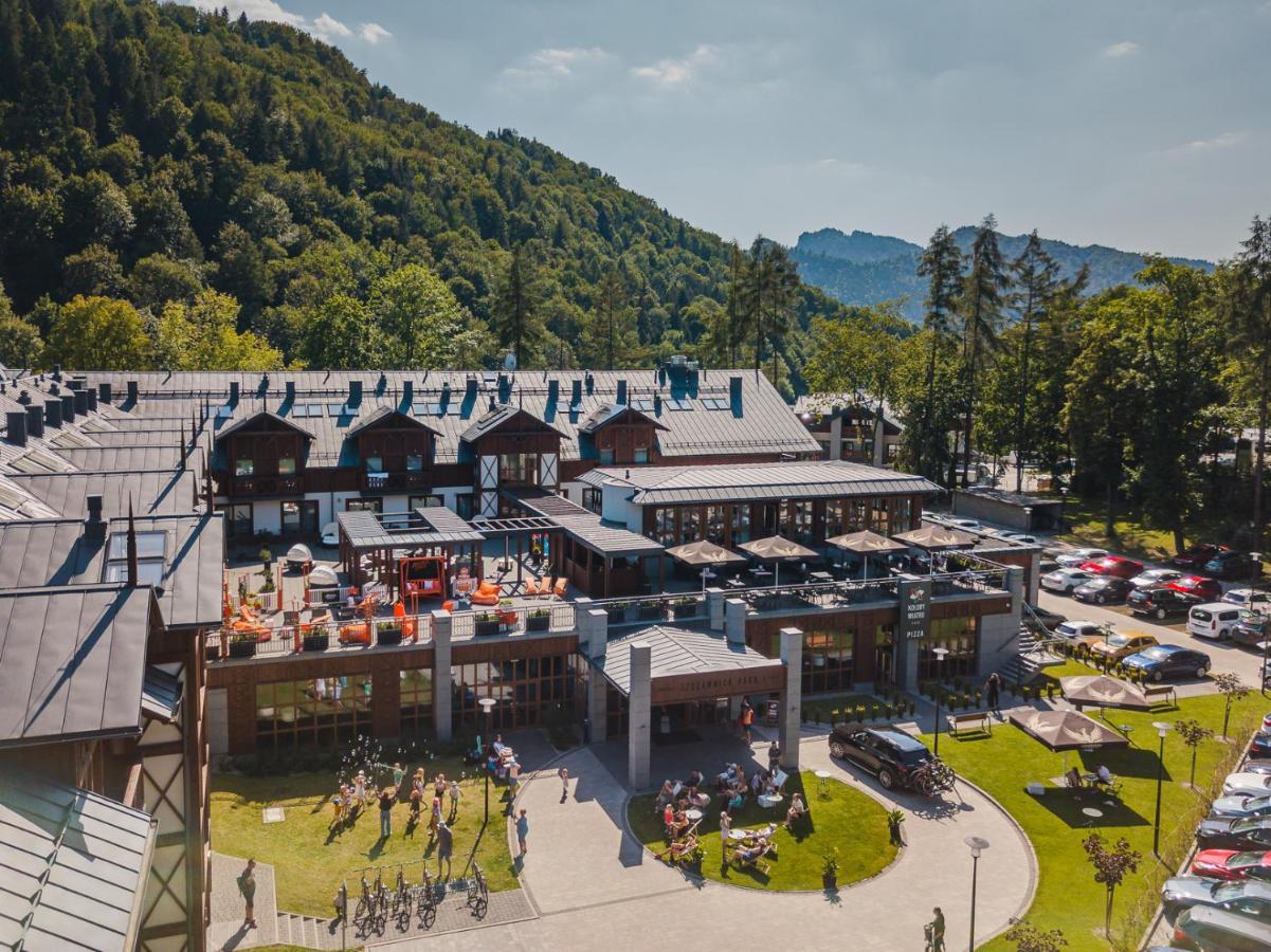 Szczawnica Park Resort & Spa Exteriör bild The resort's main village